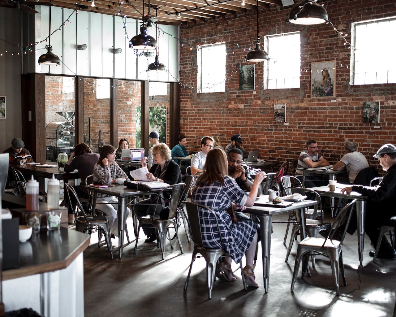 People eating in a cafe illustrating story about celebrating employee achievements.