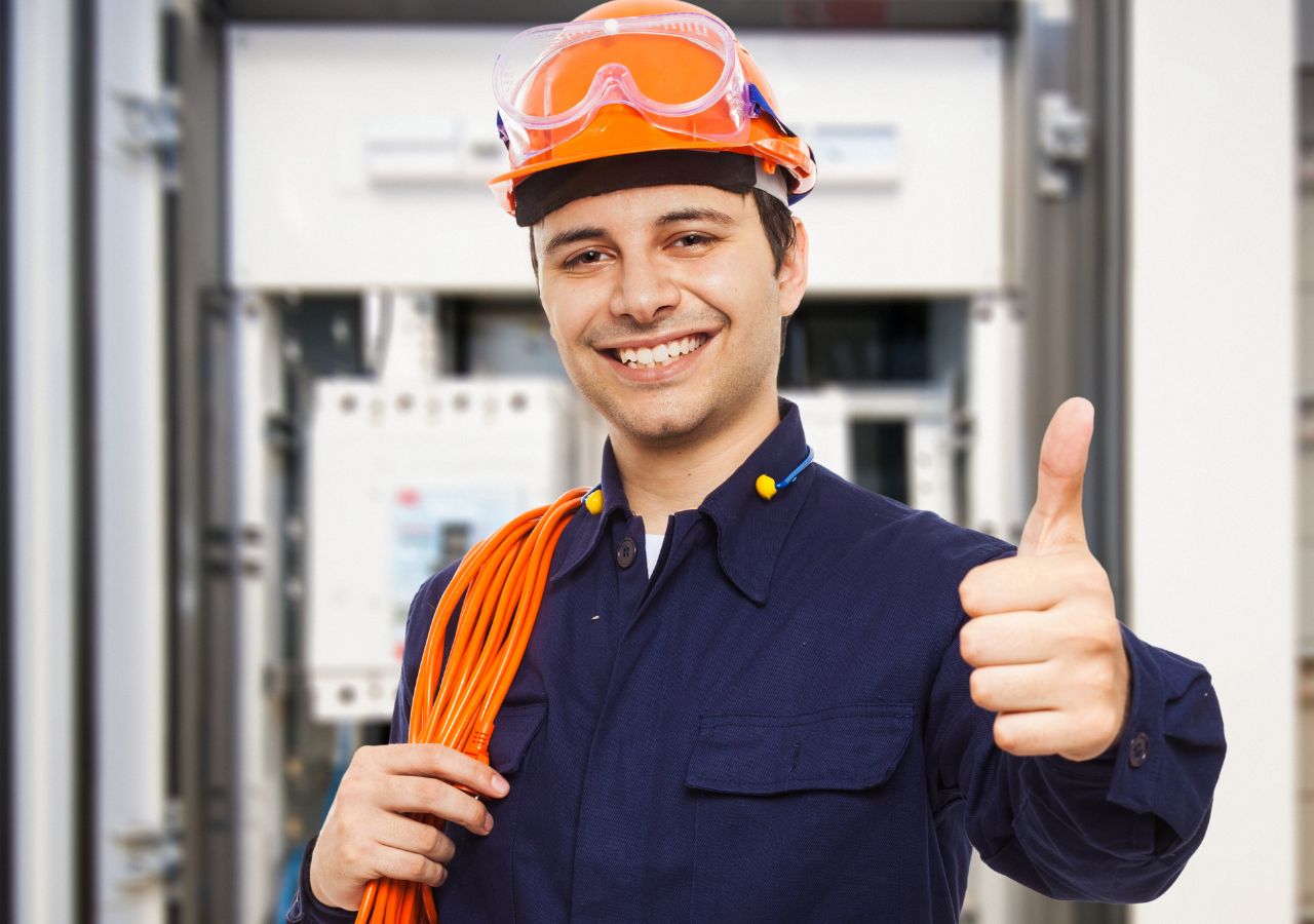 Photo of construction worker giving thumbs up to illustrate workplace safety: be aware of your surroundings.